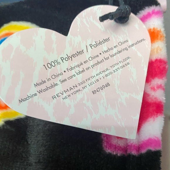 Betsey Johnson Dream Vacation Plush Throw Blanket NWT Maui NY LA St Barts Miami - Picture 7 of 10